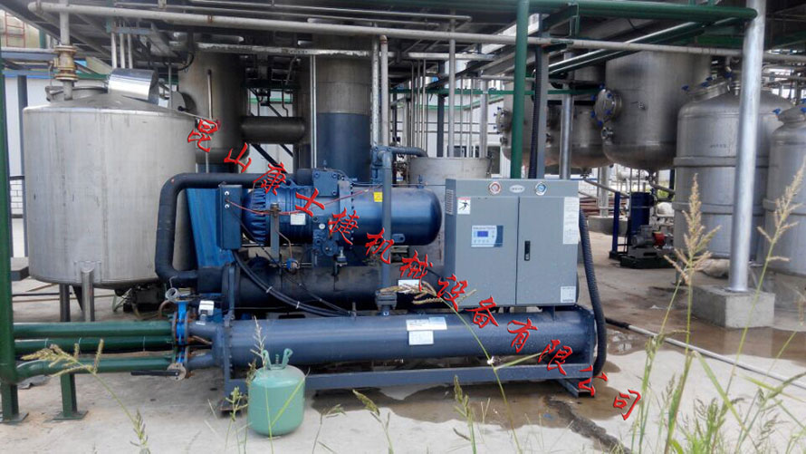 反應釜用螺桿式冷水機現(xiàn)場